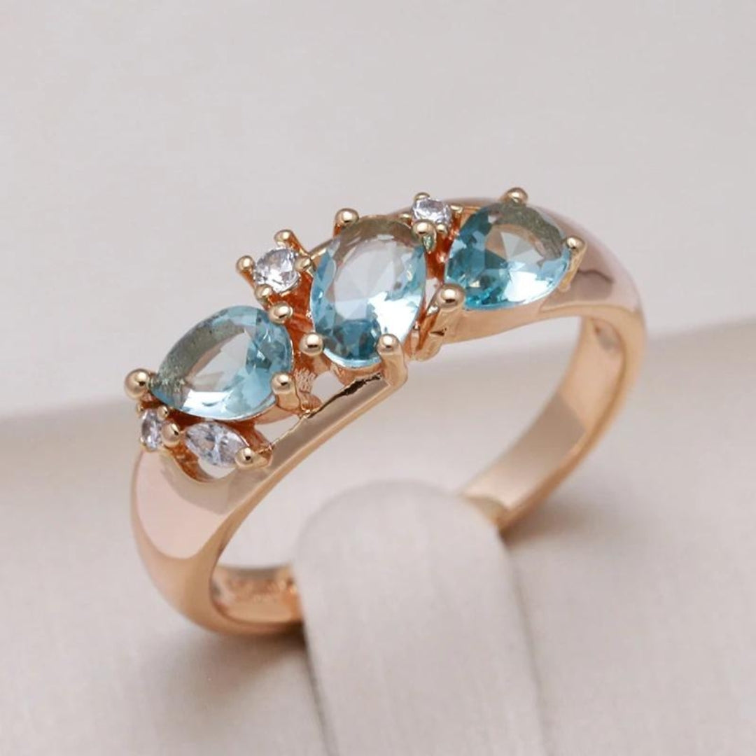Bague en zircone cubique bleue dorée