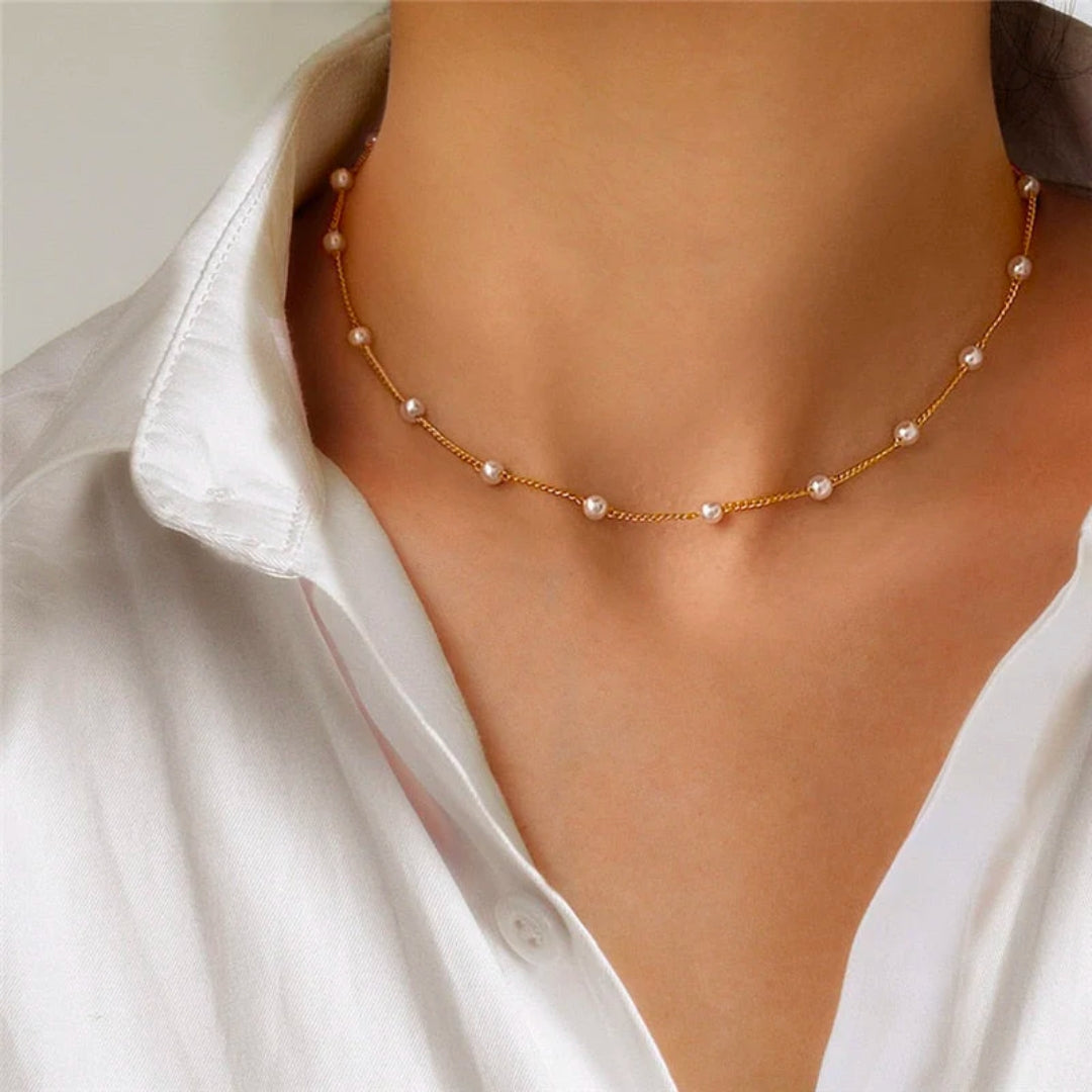 Petit collier de perles doré
