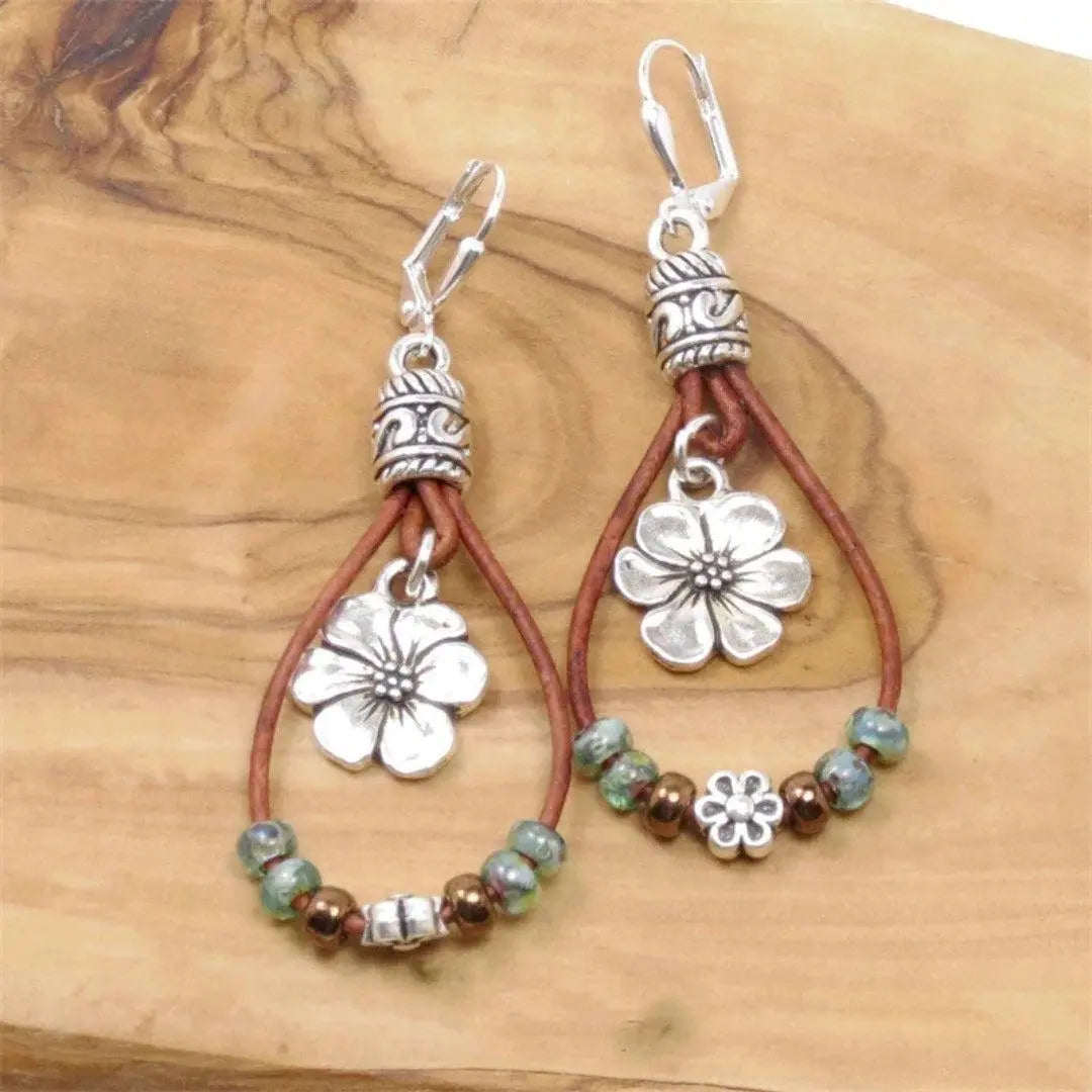 Boucles d'Oreilles en Cuir à Fleurs Vintage