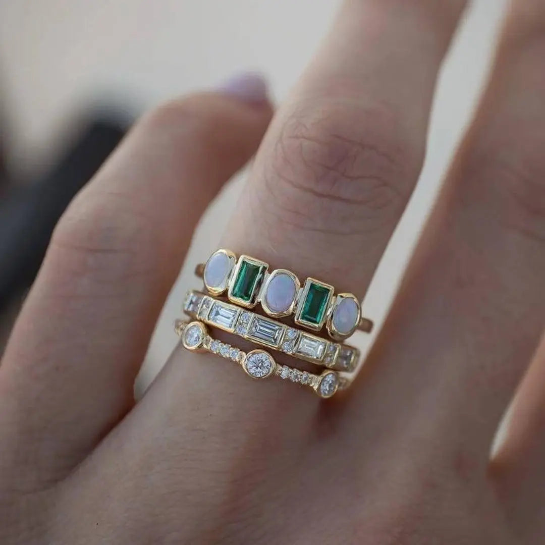 Bagues en opale blanche et verte vintage