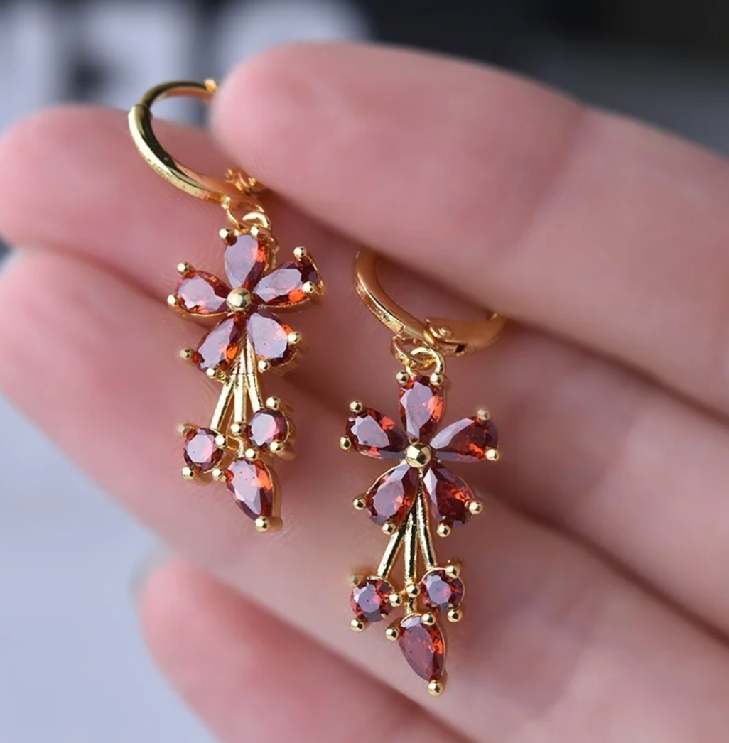Boucles d'oreilles pendantes en fleur dorées