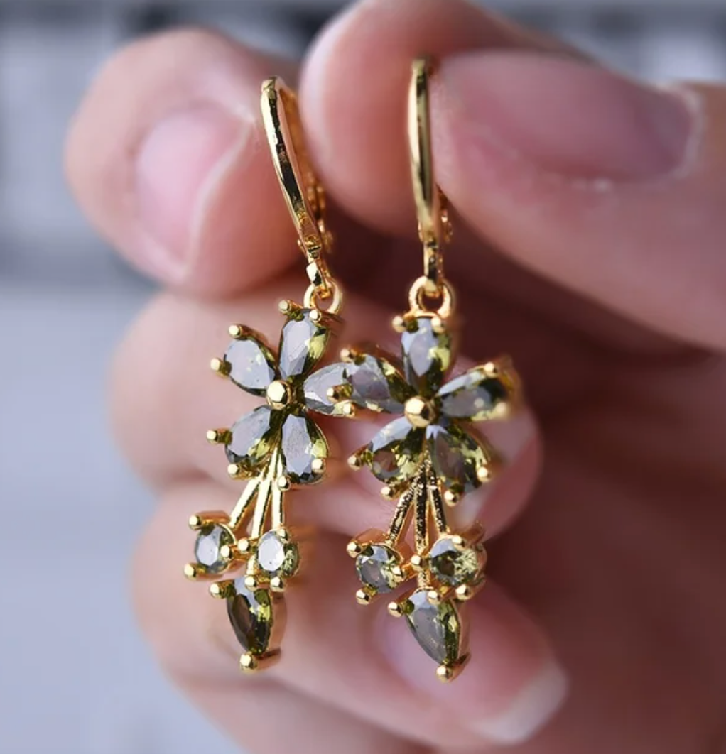 Boucles d'Oreilles à Clous Plaquées Or de 18 Carats avec Marguerites de Cristal Vert
