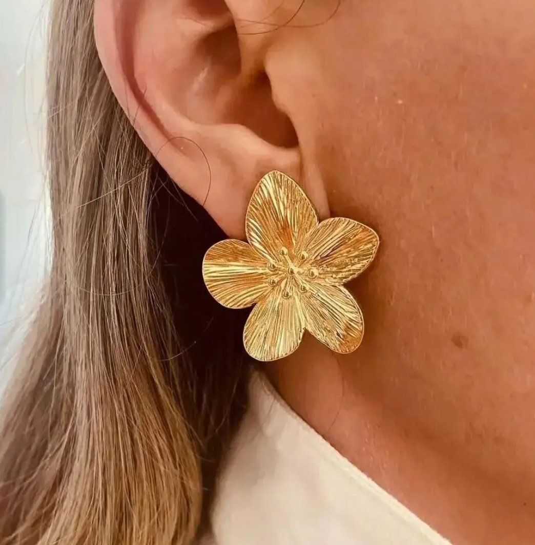 Boucles d'Oreilles avec Fleurs Précieuses Plaquées Or de 18 Carats