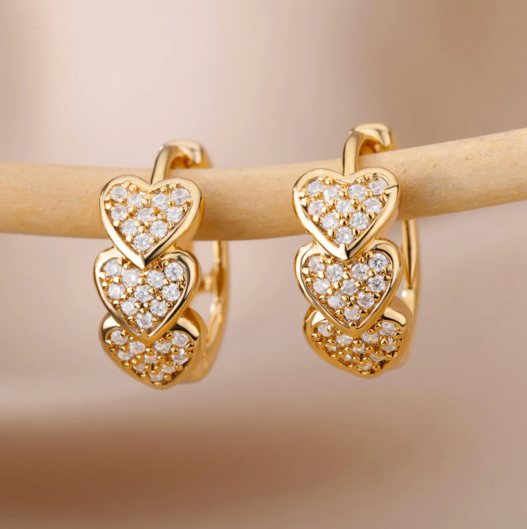 Boucles d'oreilles cœur en zircone cubique dorées