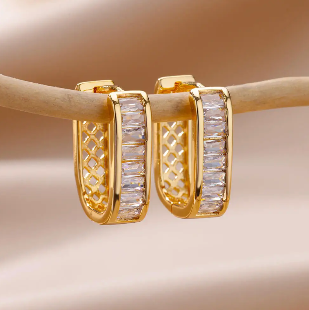 Boucles d'oreilles créoles classiques en cristal blanc dorées
