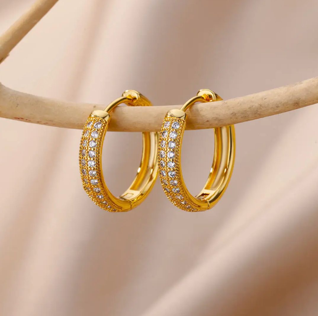 Boucles d'oreilles créoles cercle en zircone cubique dorées