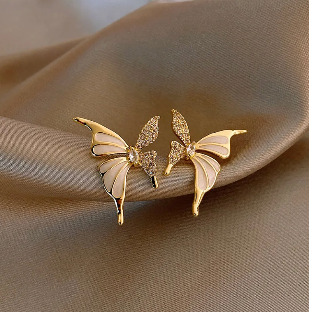 Boucles d'oreilles bouton papillon dorées