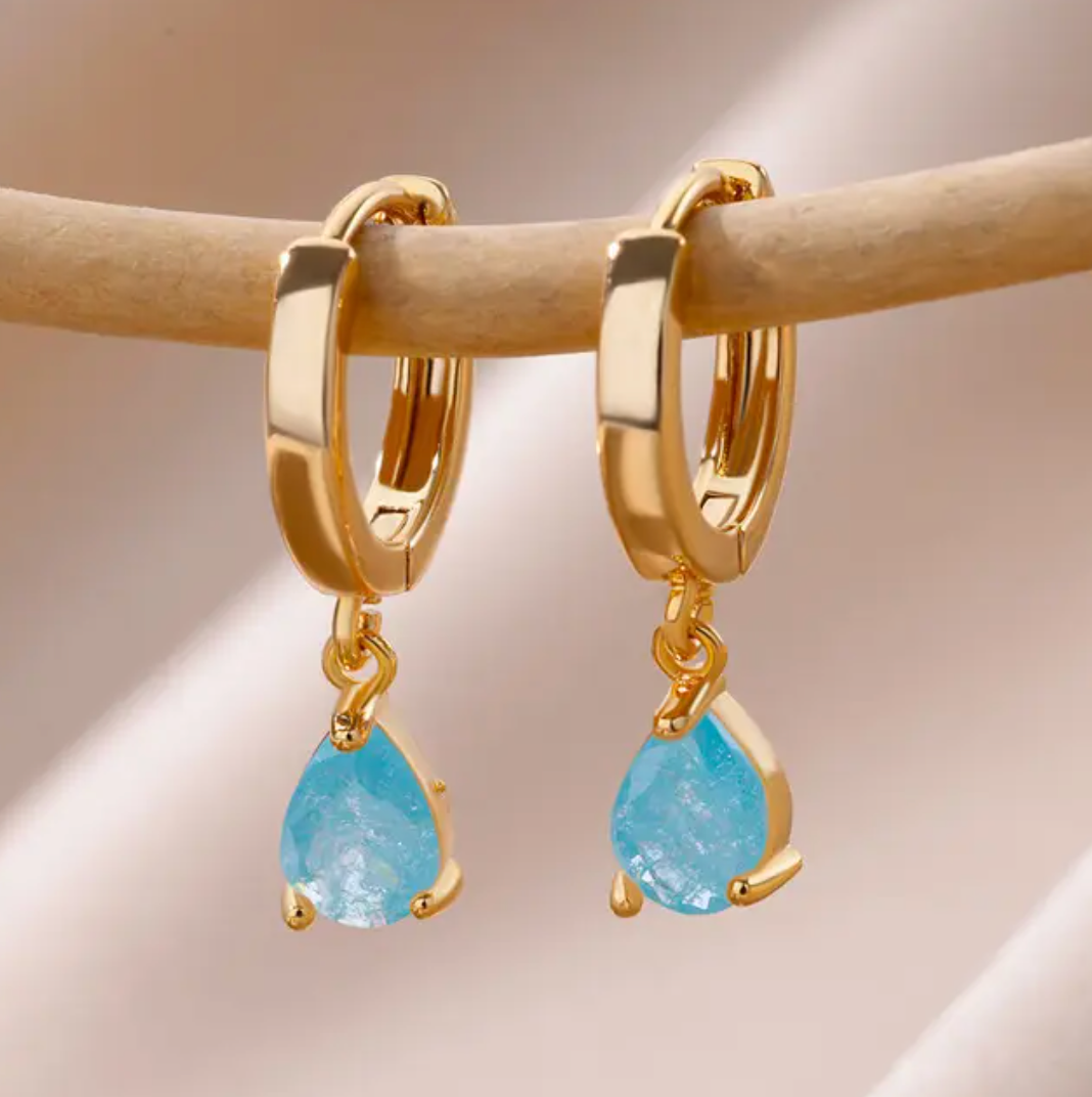 Petite bague pendentif larme en quartz bleu doré