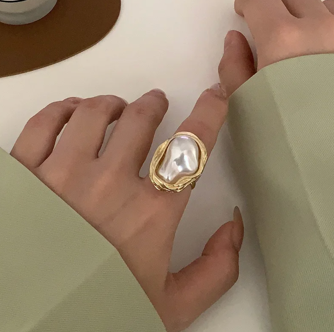 Bague perle de mer dorée