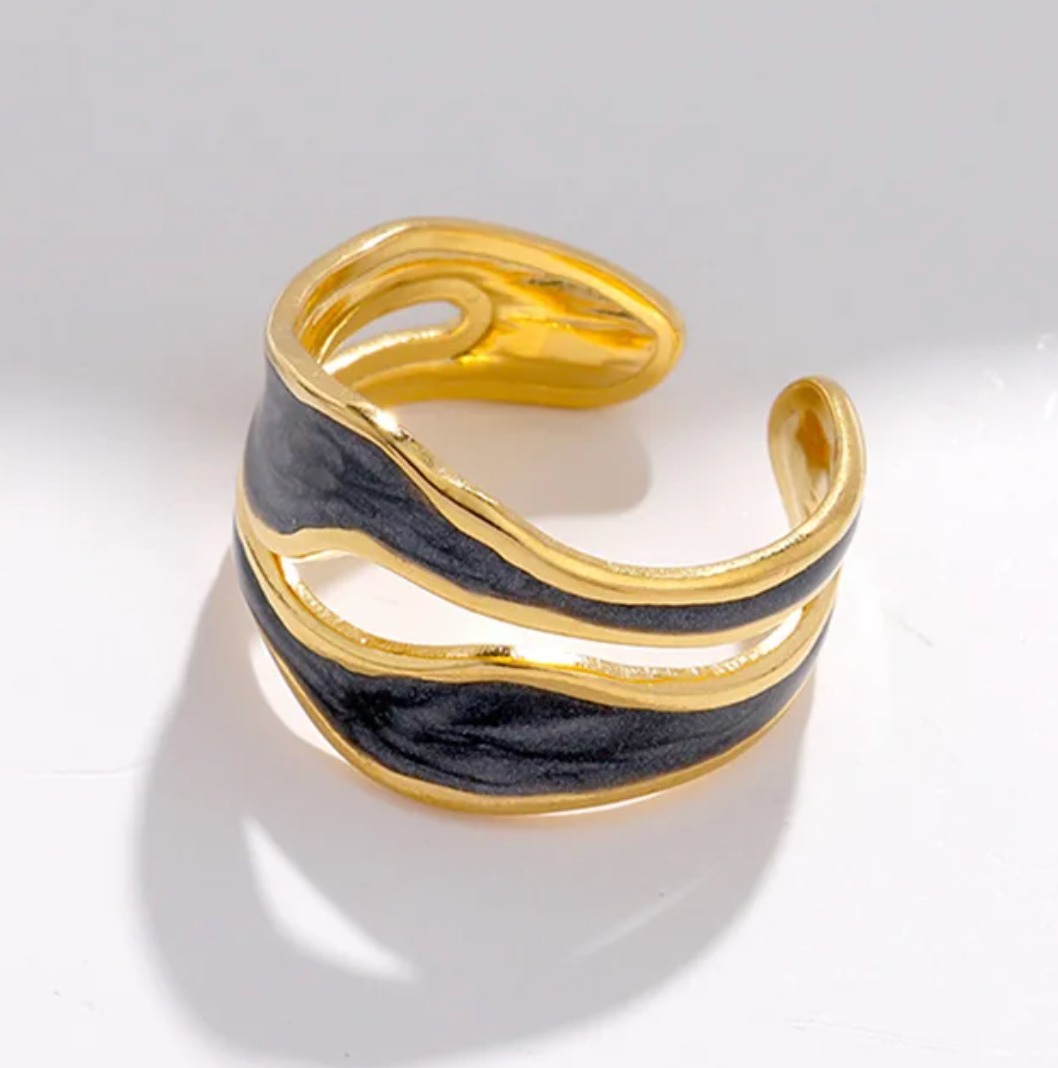 Bague ancienne en céramique noire dorée