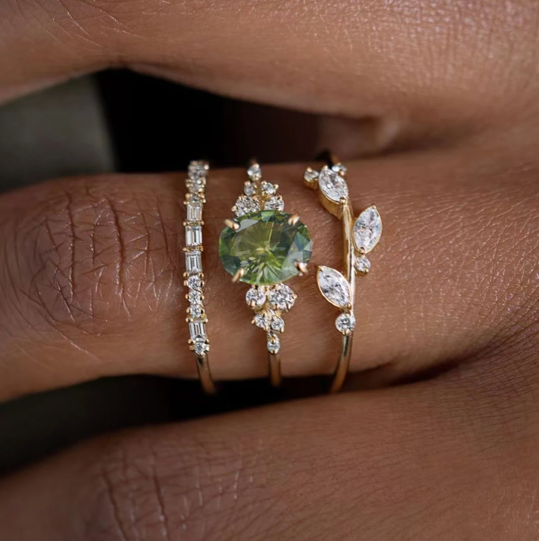 Bague triple dorée avec feuilles et jade