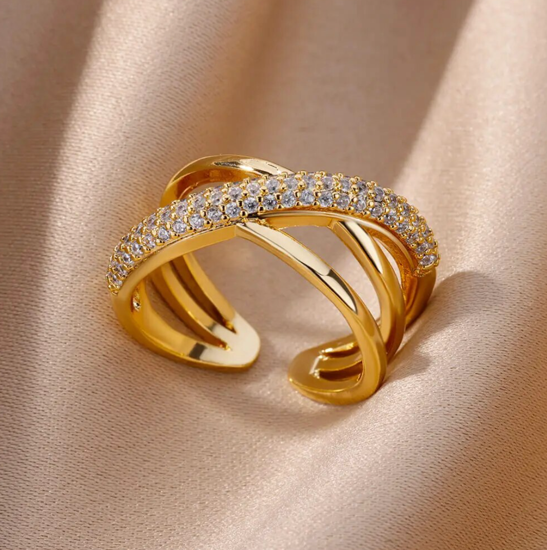 Bague cercle éternel en zircone cubique dorée