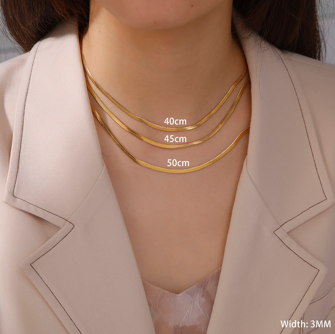 Choker doré avec mesures