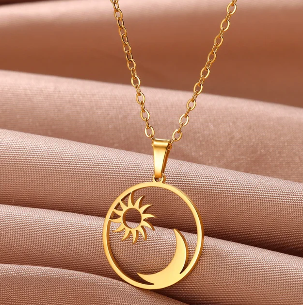 Collier cercle soleil et lune doré
