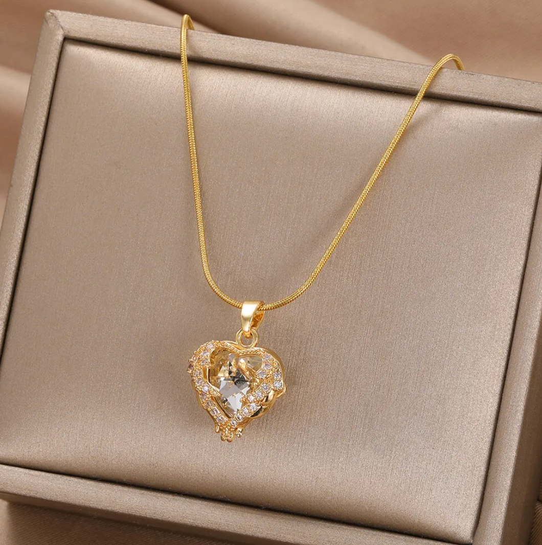 Collier doré cœur blanc et strass
