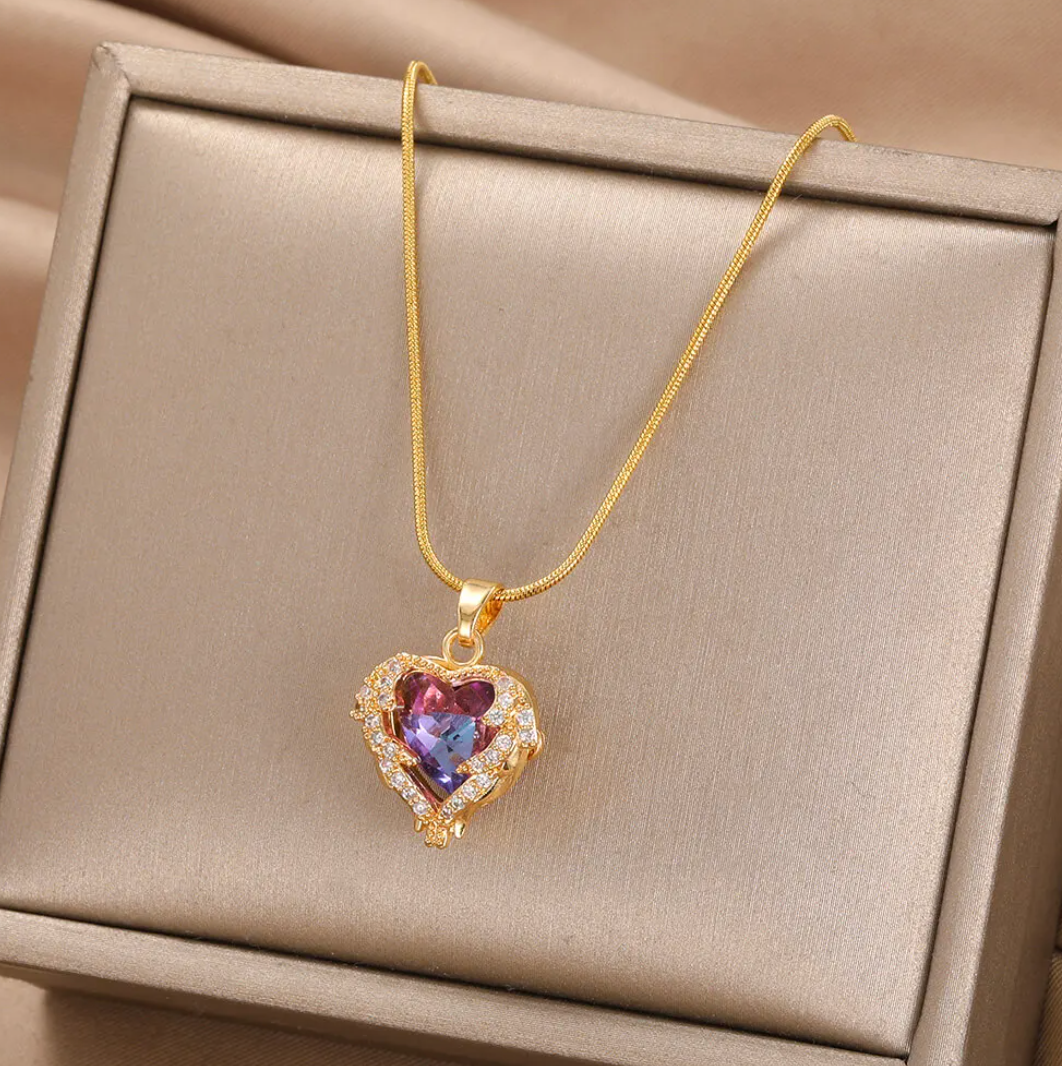 Collier doré cœur violet et strass