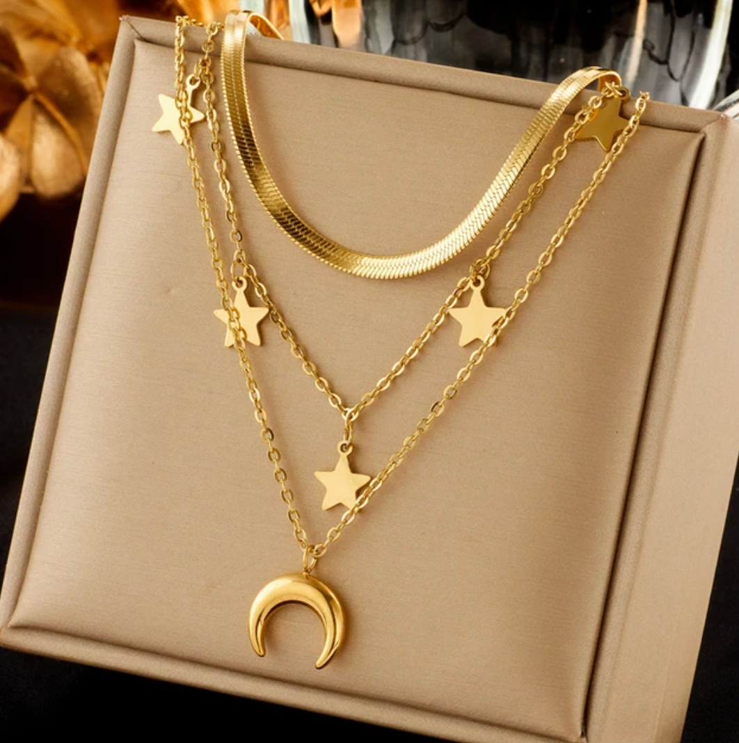 Collier triple doré avec étoiles, choker et lune