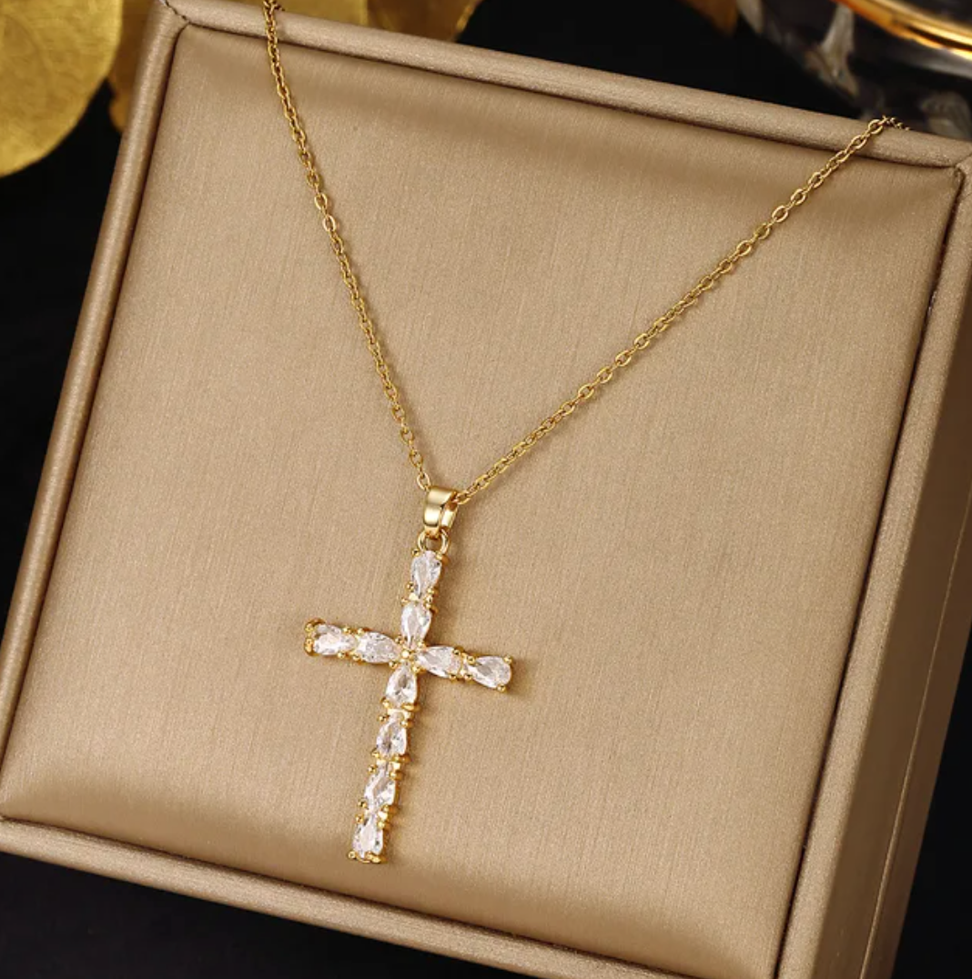 Collier croix blanc doré avec fins cristaux imitation