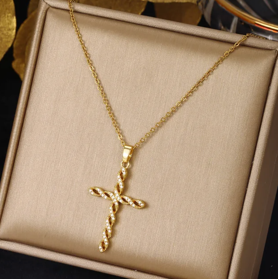 Collier croix entrelacée dorée