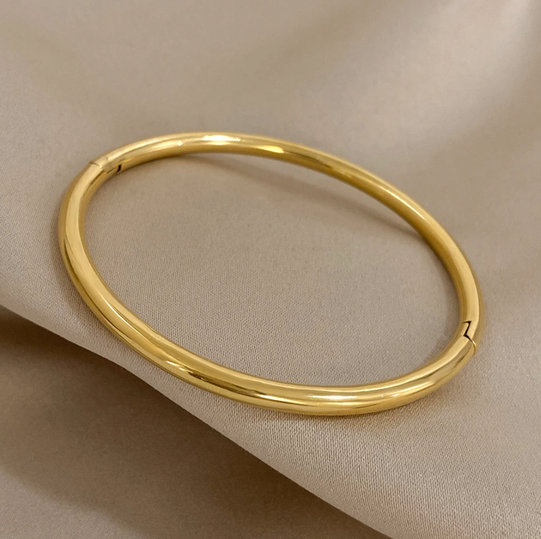 Bracelet épais doré fermé