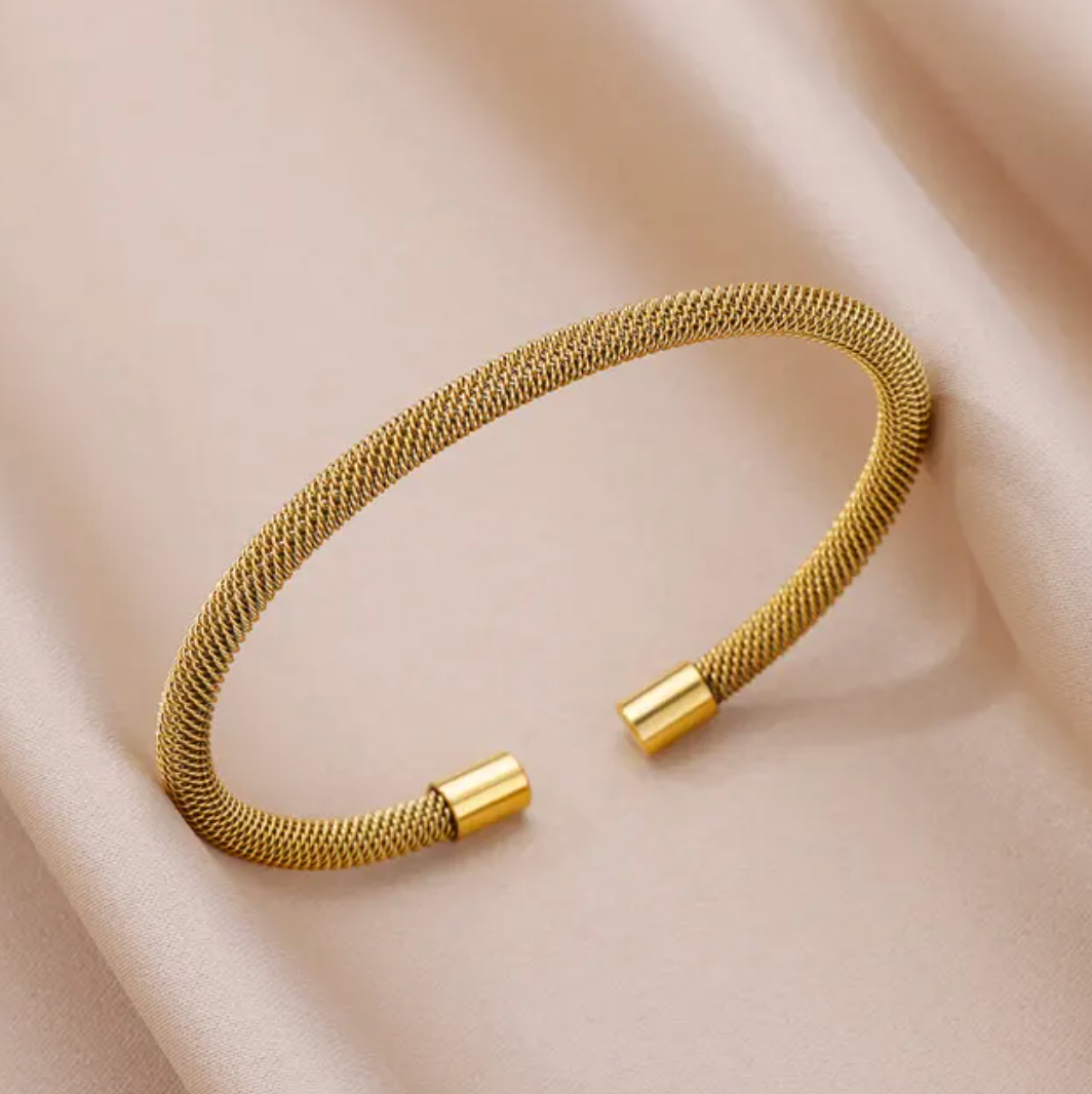Collier triple choker doré avec étoiles