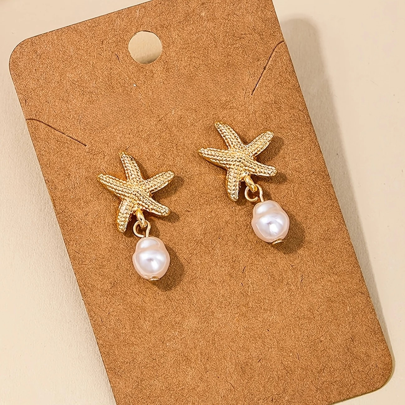 Boucles d'oreilles élégantes étoile de mer avec pompon en perle