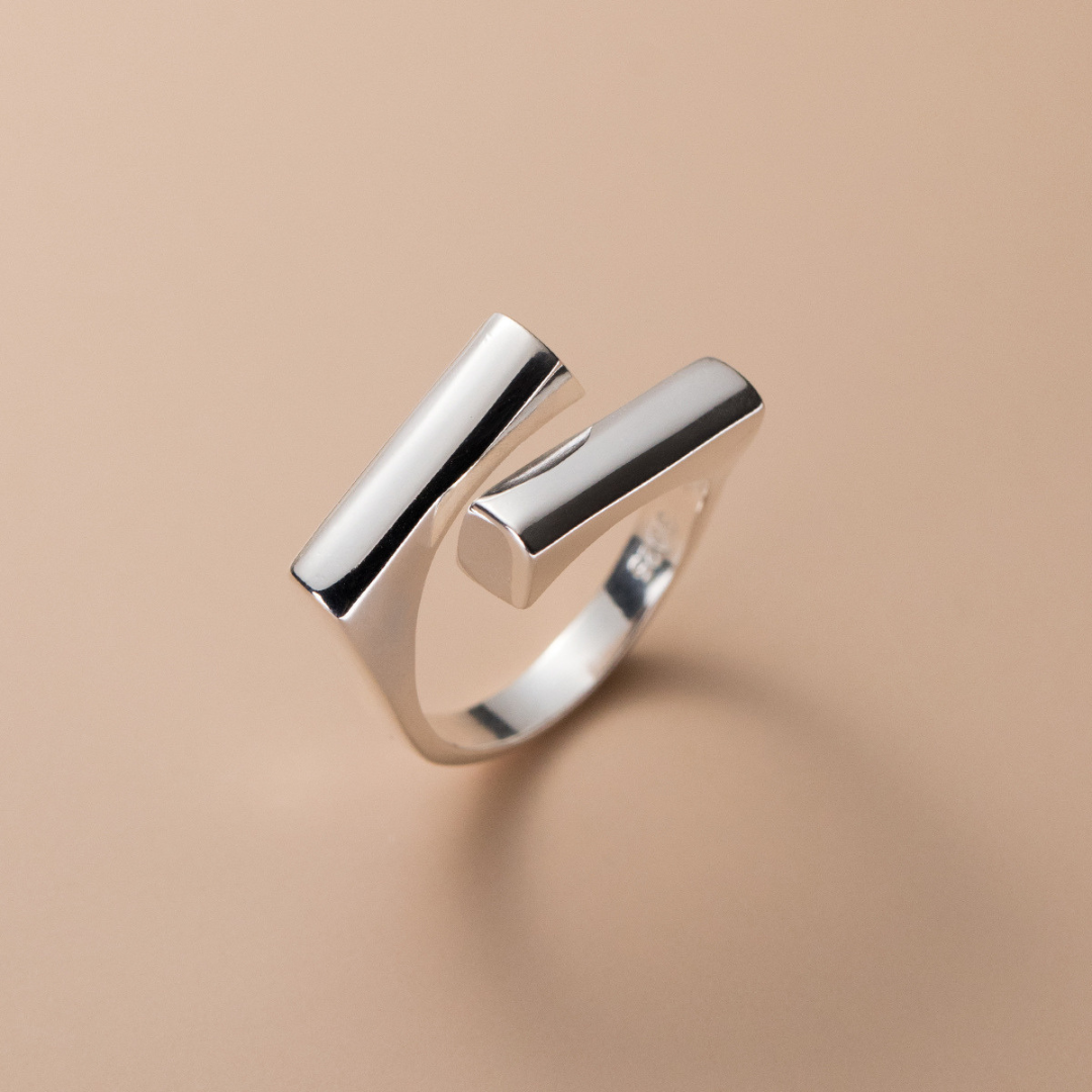 Bague moderniste simple en argent sterling plaqué