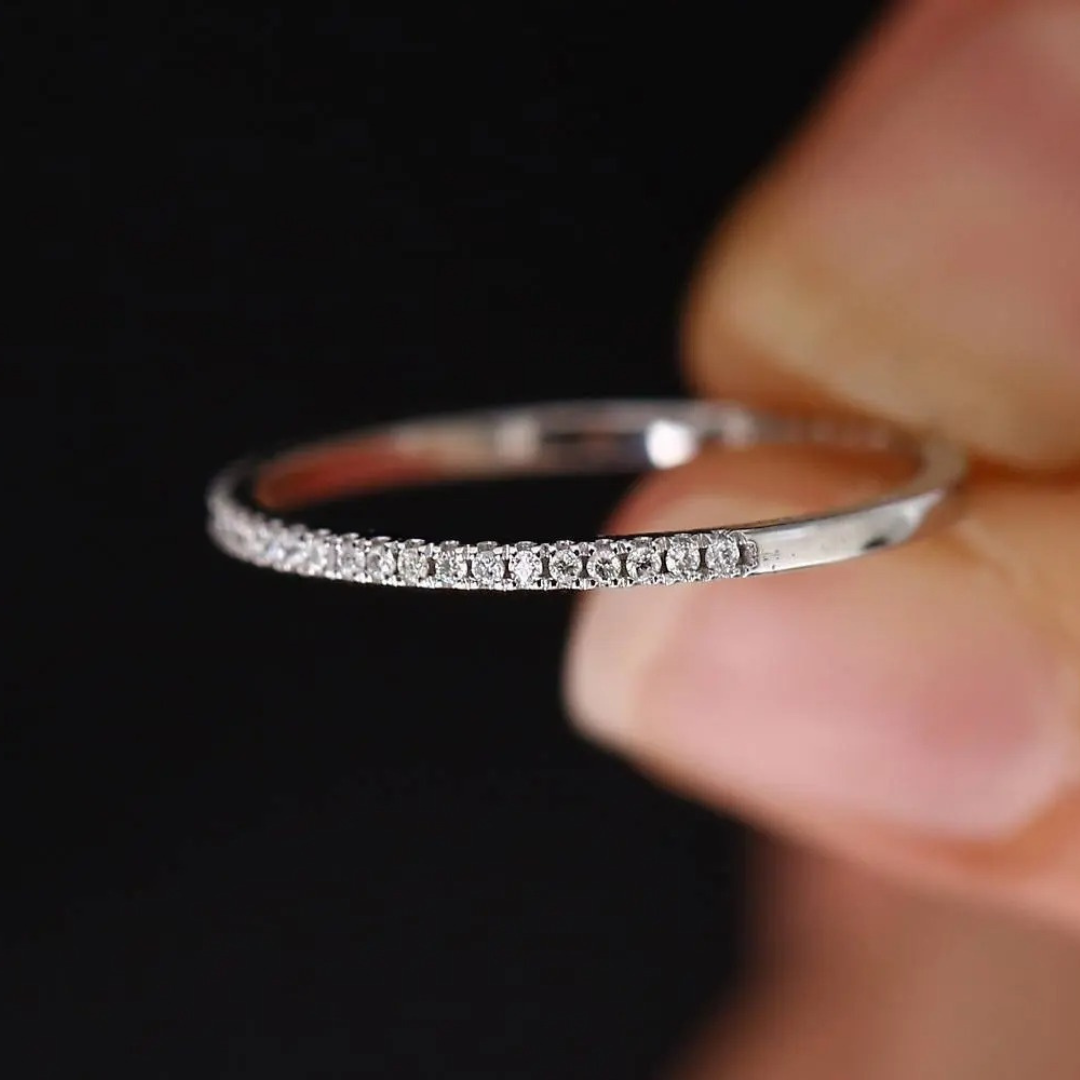 Bague fine réglable en argent sterling plaqué avec belles zircones cubiques