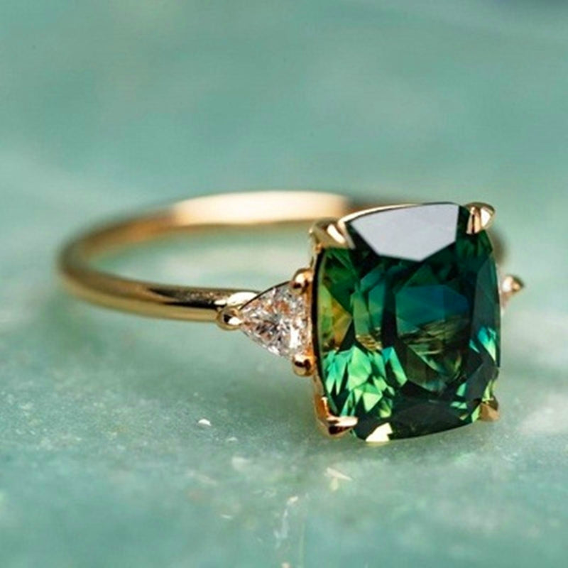 Bague élégante carrée en émeraude vintage