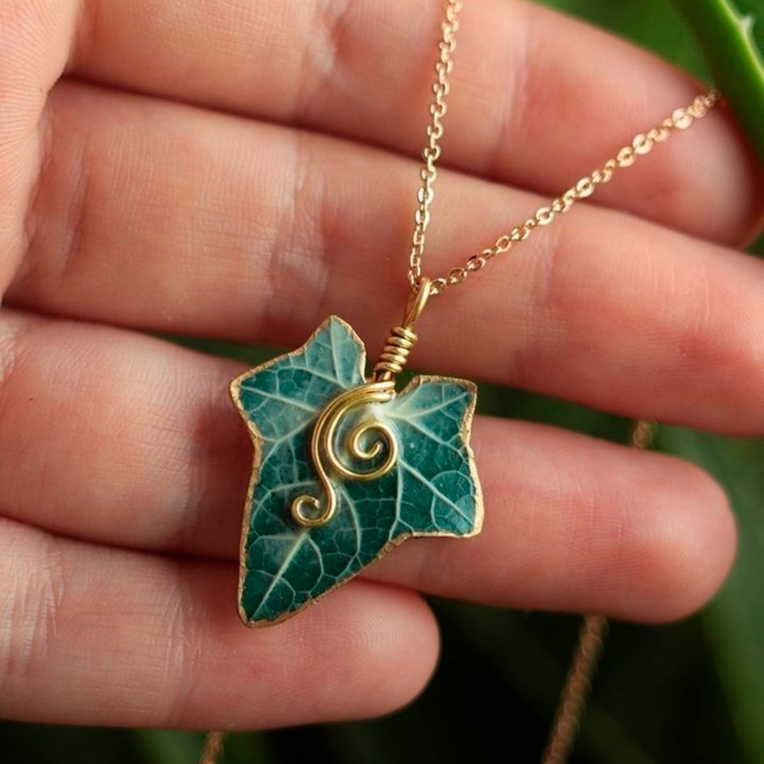 Collier feuille verte naturelle
