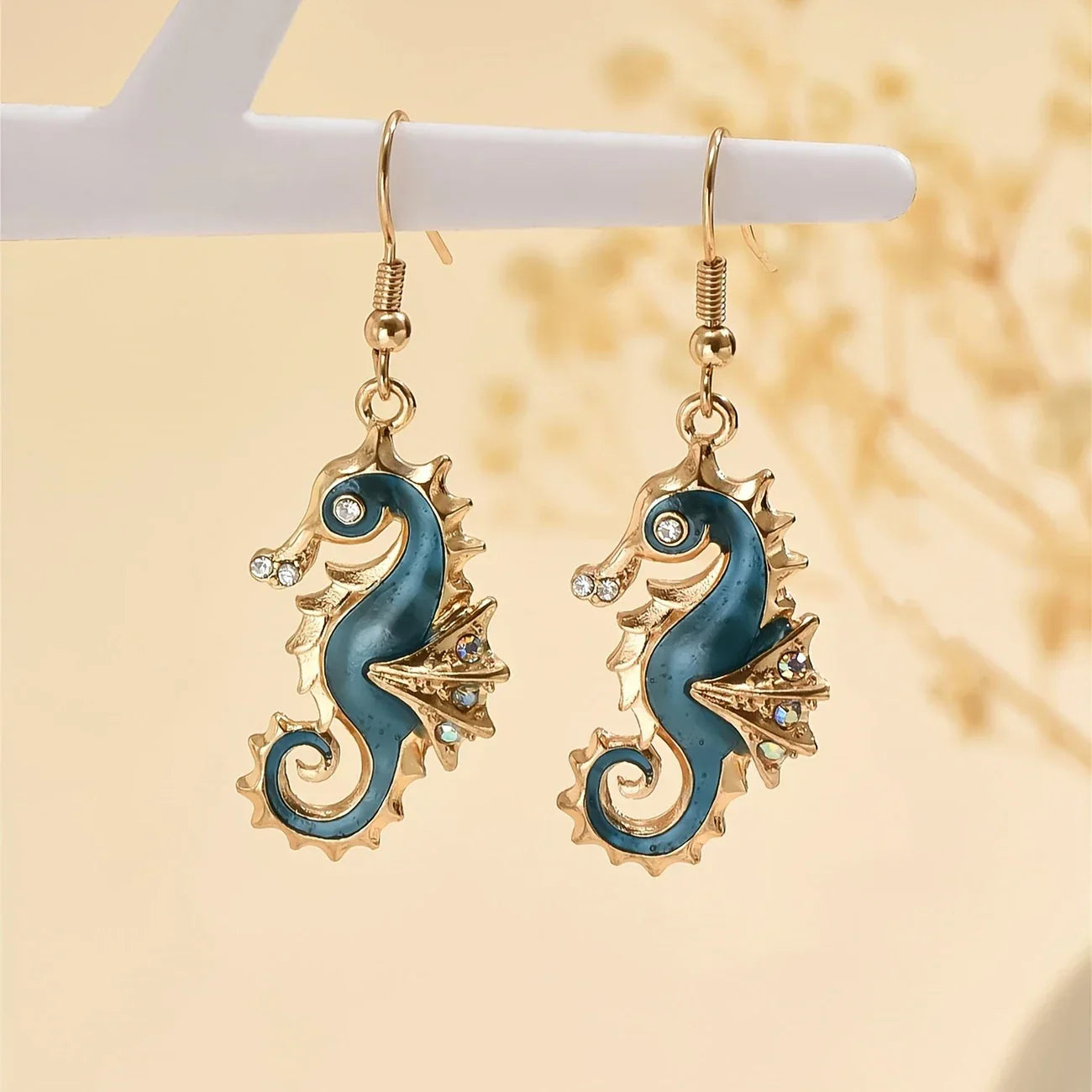 Boucles d'oreilles hippocampe bleu dorées