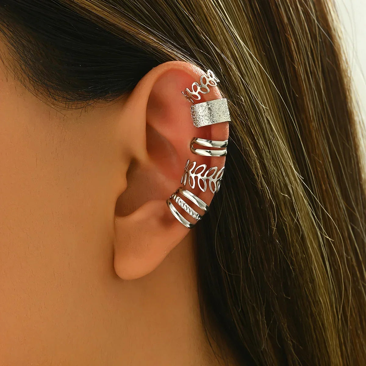 Set de 5 boucles d'oreilles élégantes dorées