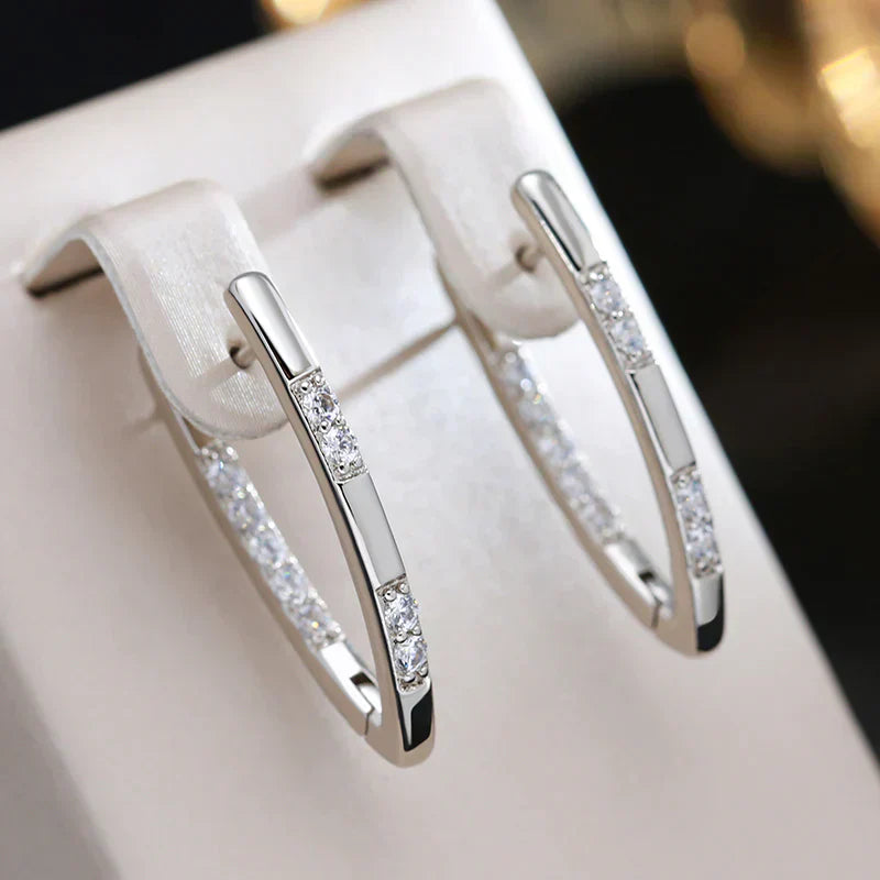 Boucles d'oreilles élégantes en zircone cubique dorées