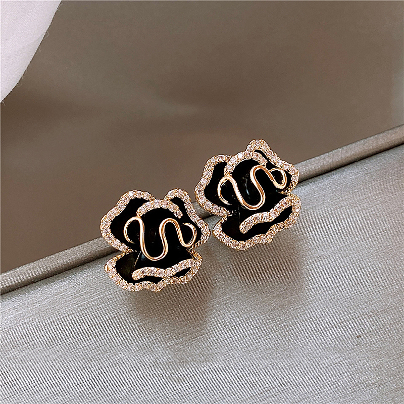 Boucles d'oreilles élégantes lotus noir doré