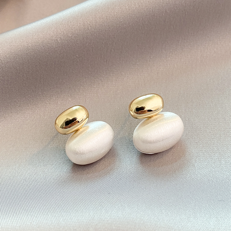 Boucles d'oreilles ovales en perle dorées