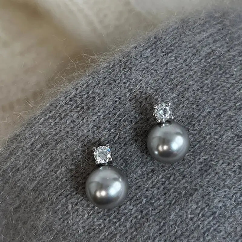 Boucles d'oreilles élégantes en perle noire et zircone cubique