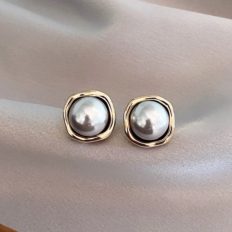 Boucles d'oreilles élégantes en perle noire