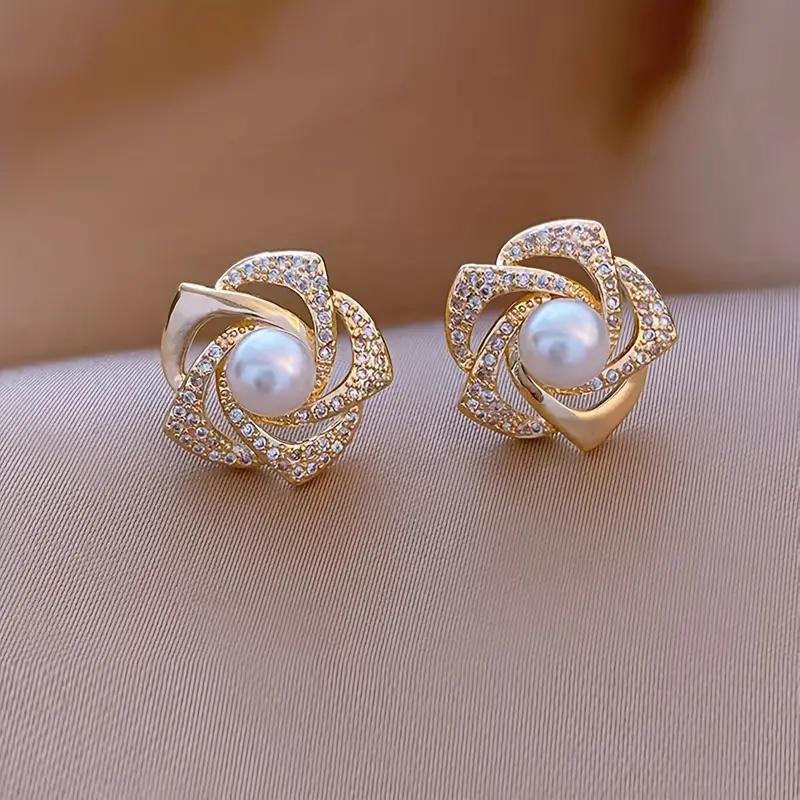 Élégantes Boucles d'Oreilles de Perles en Spirale Brillantes