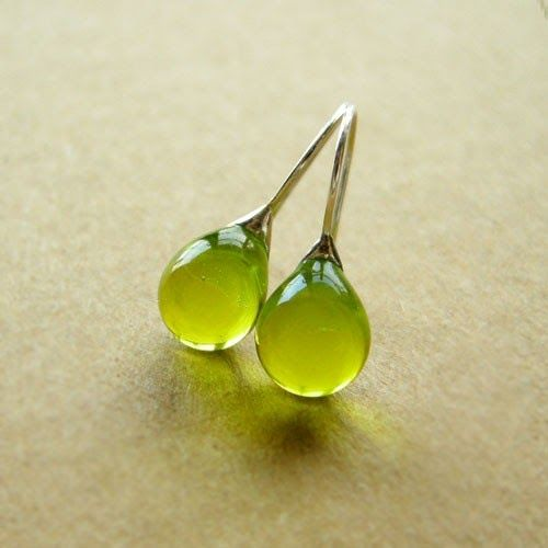 Boucles d'oreilles en cristal olive vintage