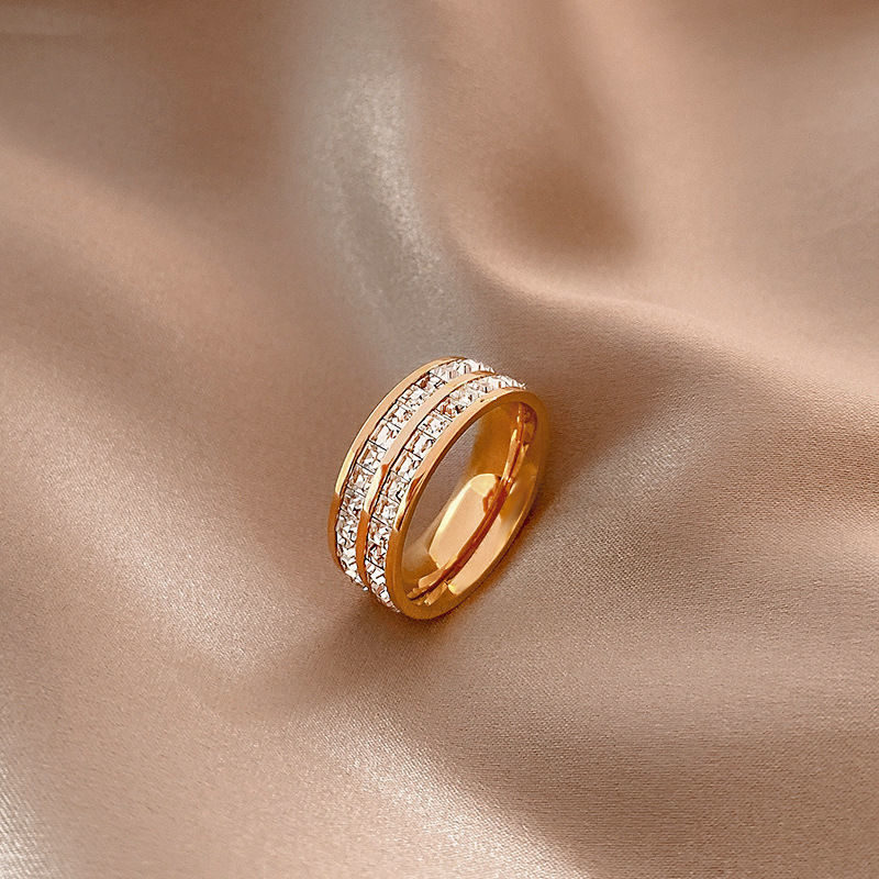 Bague Vintage Dorée avec Zircon