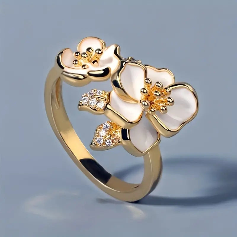 Bague fleur blanche en émail doré vintage