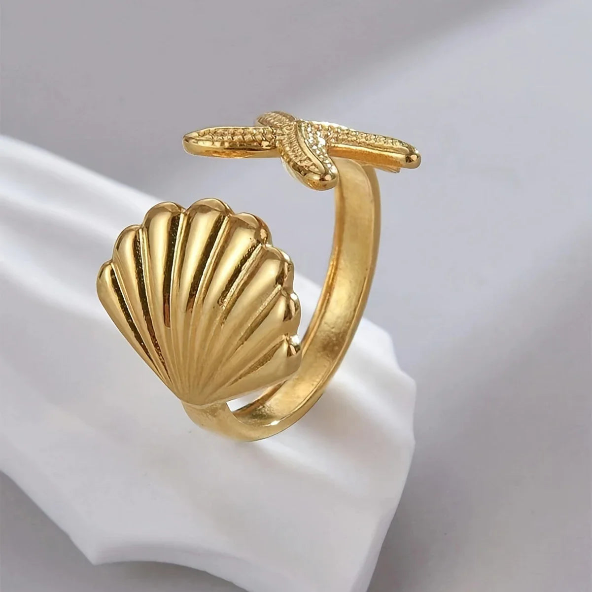 Bague en Or avec Étoile de Mer et Coquillage Élégante