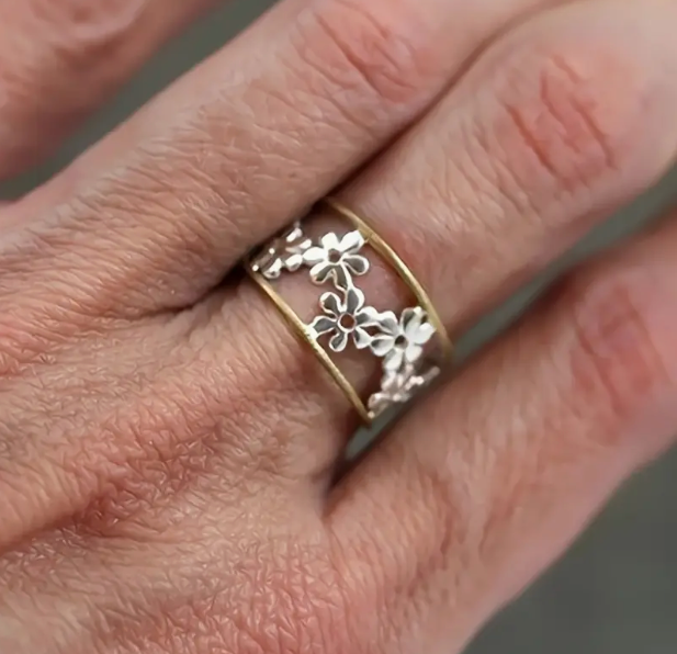 Design Exquis de Bague Vintage Fleur Émaillée