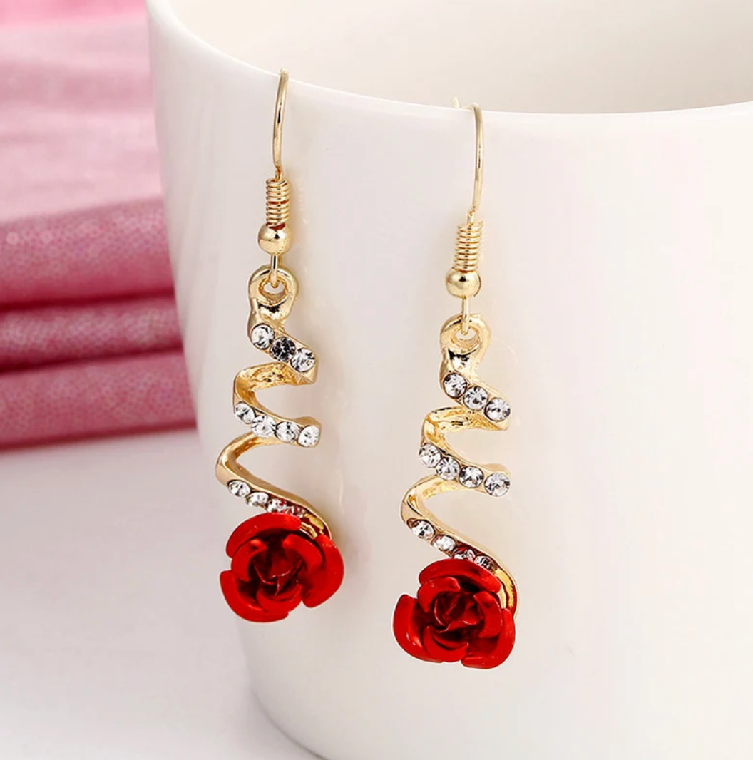 Boucles d'Oreilles Longues Dorées de 18 Carats avec une Rose