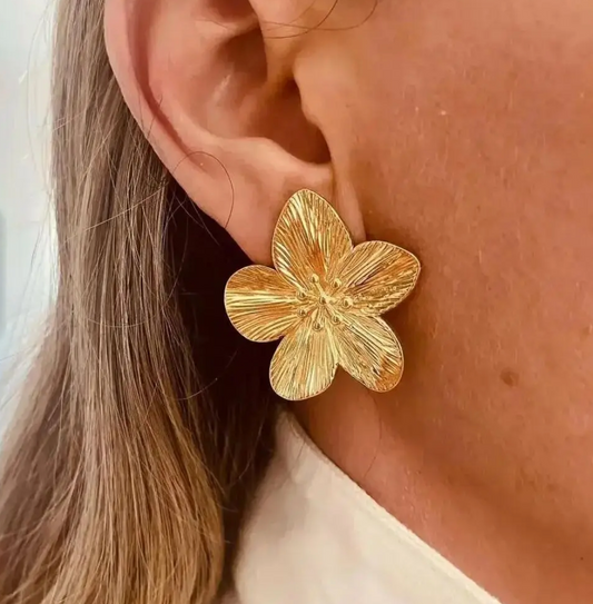 Boucles d'Oreilles avec Fleurs Précieuses Plaquées Or de 18 Carats