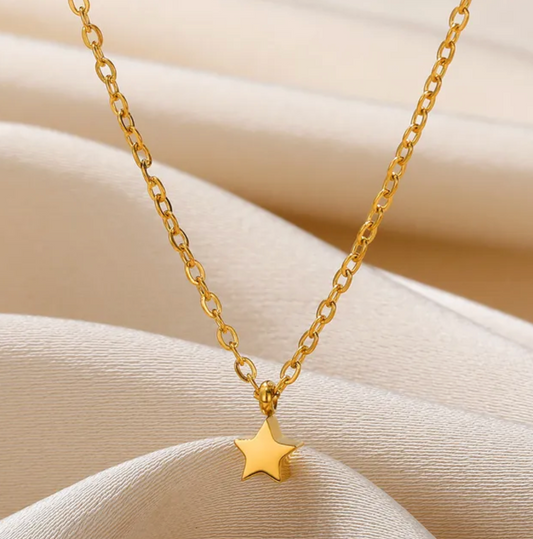 Collier Plaqué Or de 18 Carats avec une Étoile Solide Très Petite
