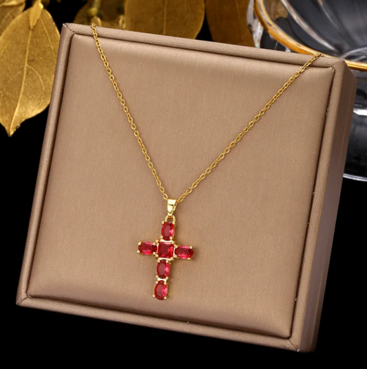 Collier Plaqué Or de 18 Carats avec Croix de Cristaux Rouges