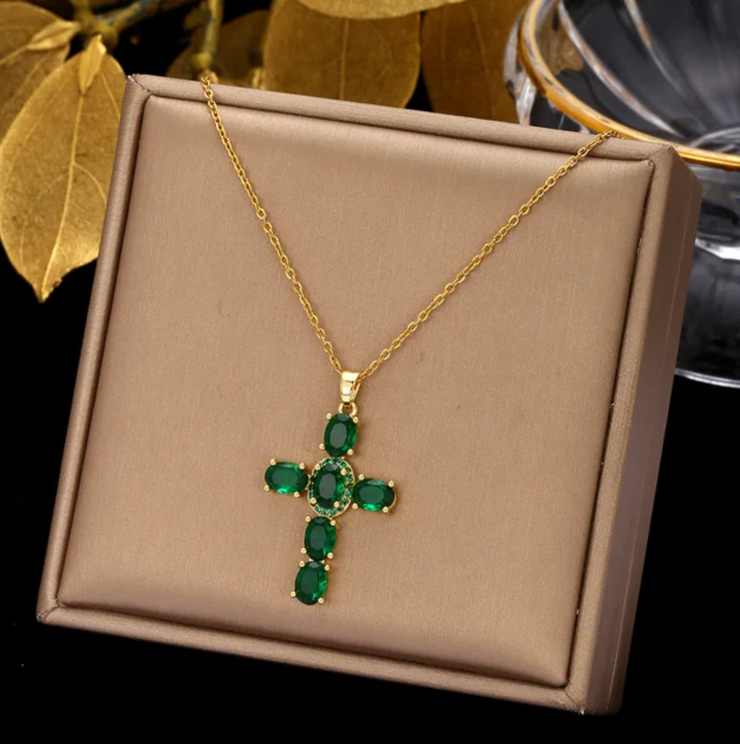 Collier Plaqué Or de 18 Carats avec Croix de Cristal Vert
