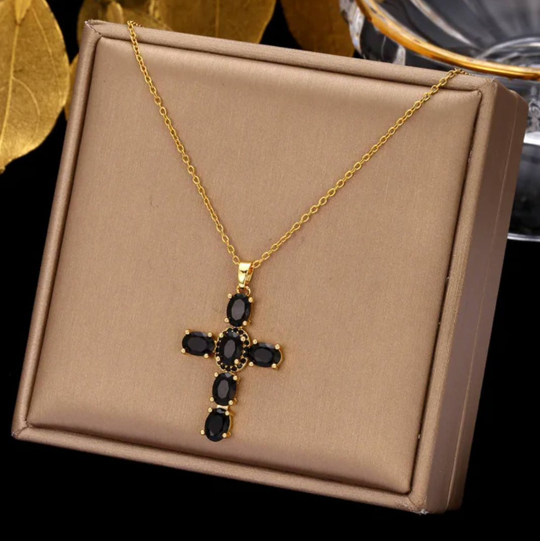 Collier Plaqué Or de 18 Carats avec Croix de Cristal Noir