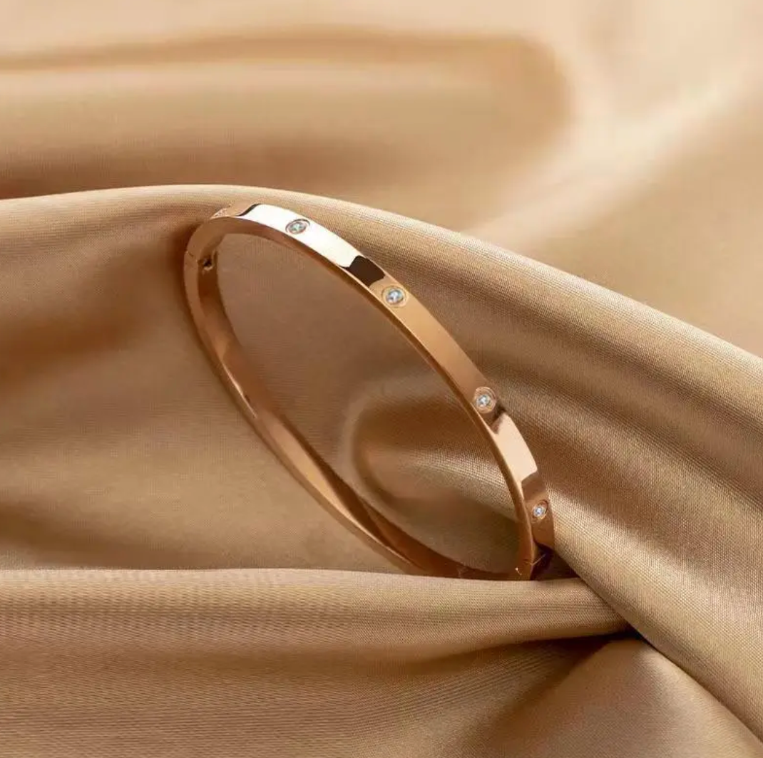 Bracelet Massive Dorée de 18 Carats avec Zircon Incrusté